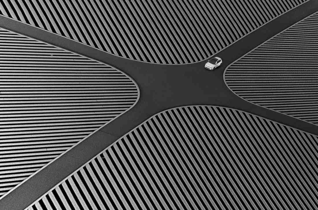 Abstract geometric representation of car safety and savings